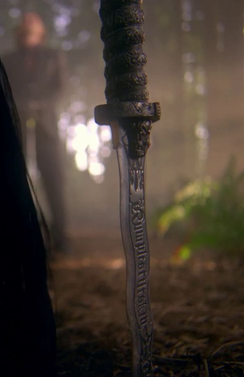 nymfanfic: thechloris: nymfanfic: Rumple’s dagger - reference pics - vertical These are more b