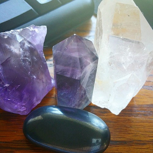 vivvinus:  Staring at some rocks.  #amathyst #flourite #quartz #hemitite