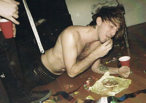 d-a-y-dreamaway:  i find this alot more attractive than i should 