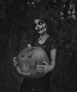 whitesoulblackheart:  Pumpkin Queen by Brittany