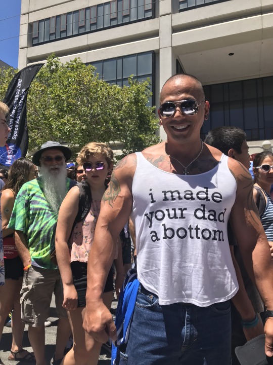 hotcommunist:  rabbitpatrol:   animatedtext:  I was selling merch at SF pride this weekend and told this guy we only had a tank top in women’s medium left and he said “perfect.”   HSKSBDKSJD HELLO??????   LEFT HER TO BE A BOTTOM Find him on LinkedIn