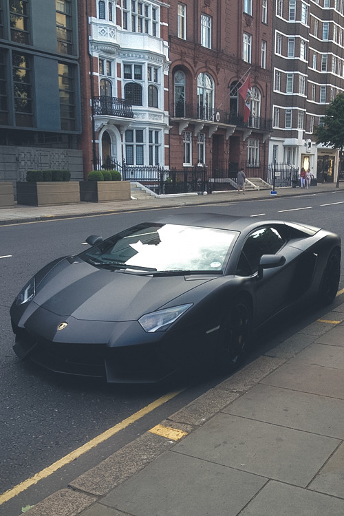 seemzy:  Car: Lamborghini Aventador Location: Knightsbridge, London Photographer: Seemz