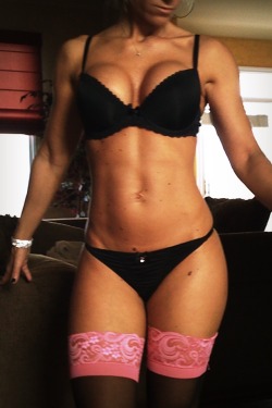 brityjo23:  … abs and pink lace💋