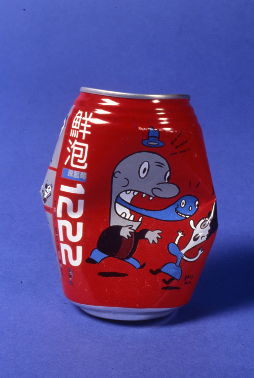 parrottaxis: 1222 soda cans with art by Gary Baseman, 2003.