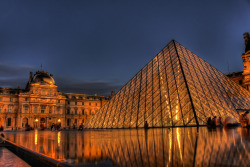 parkermassey:  Lourve Pyramid Paris, France