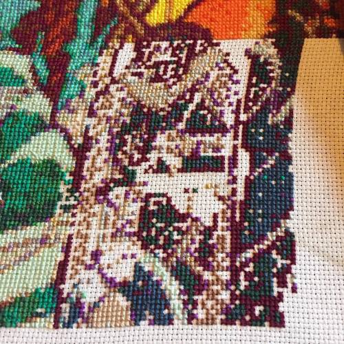 I like adding in the purple stitches #lothlorienwip #lotr #lordoftherings #crossstitch #xstitch #xst