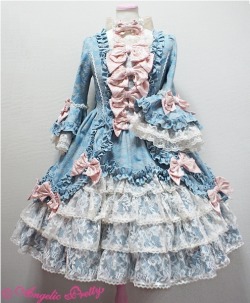 quini-maze:  Comparison between “Pompadour Onepiece” by Angelic Pretty and the dress of “Madame de Pompadour” by Francois Boucher. 