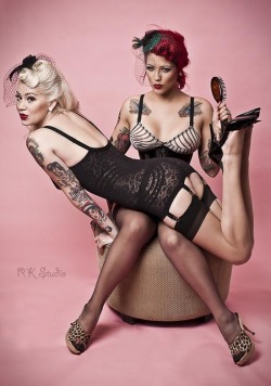 alternative-pinup:  Alternative Pin Up Follow us at : http://alternative-pinup.tumblr.com/