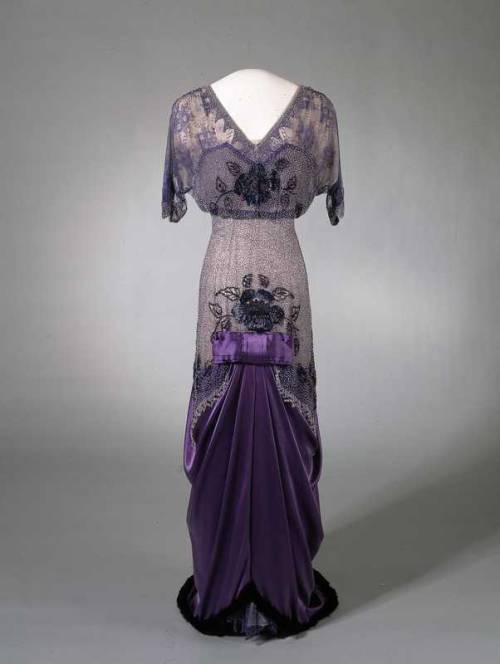 omgthatdress:  Evening Dress 1910-1913 Nasjonalmuseet for Kunst, Arketektur, og Design