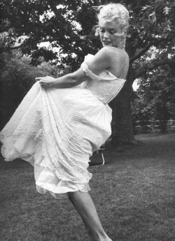 alwaysmarilynmonroe:  Marilyn by Sam Shaw