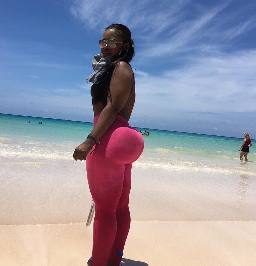 kingjazziedad:  DeliciouslySexy. CurvyLicious. BootiDelicious..Ms dB_Curves. BigSoftBooty