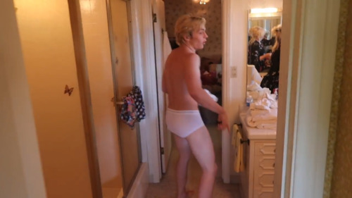 hellotightywhities: hotbodyboyz: Ross Lynch Will always reblog Ross Lynch in tighty whities. &he