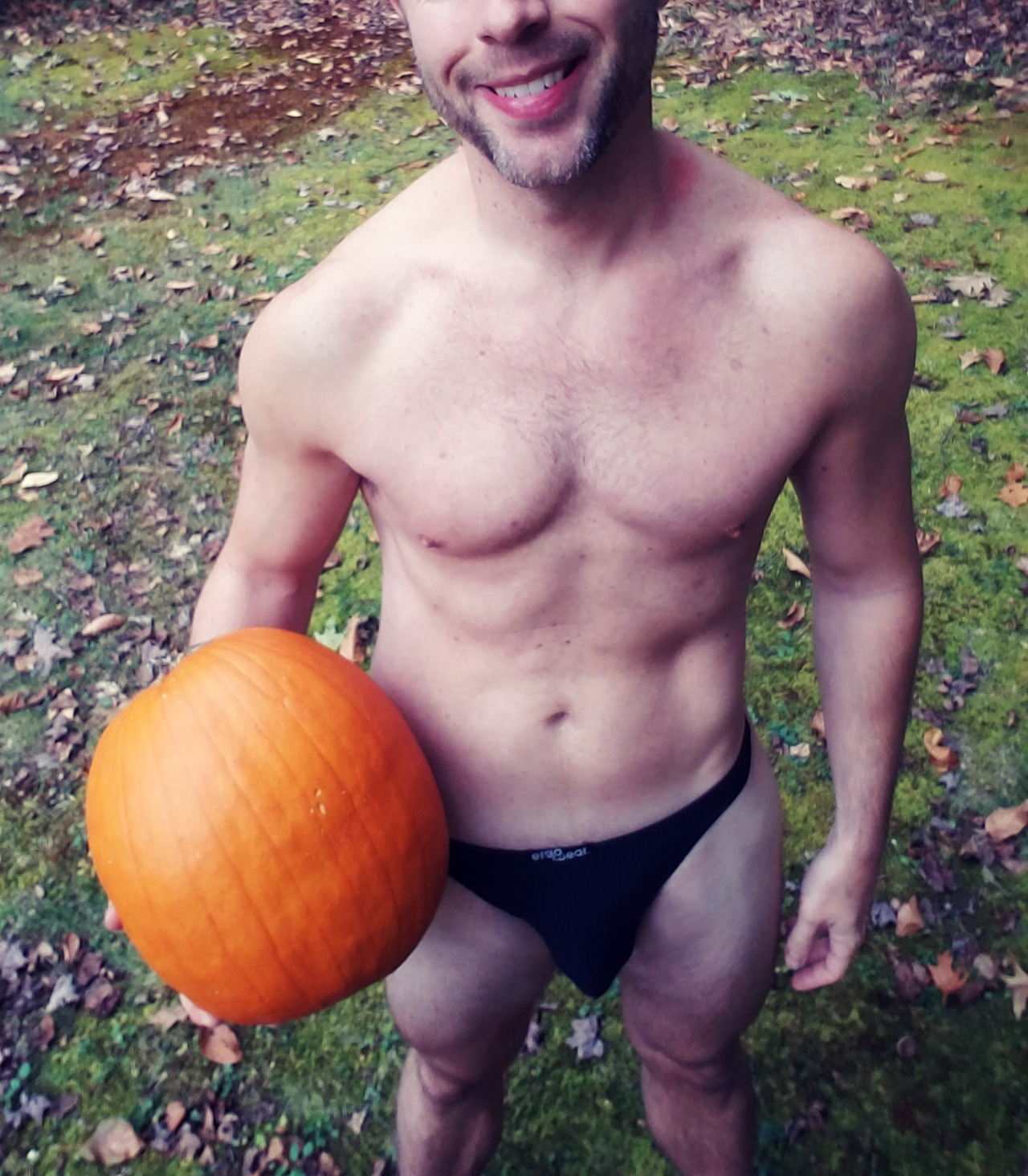 manlyundies:  undiedude-me:Hey there, Pumpkin 🎃   Looking good out there! 