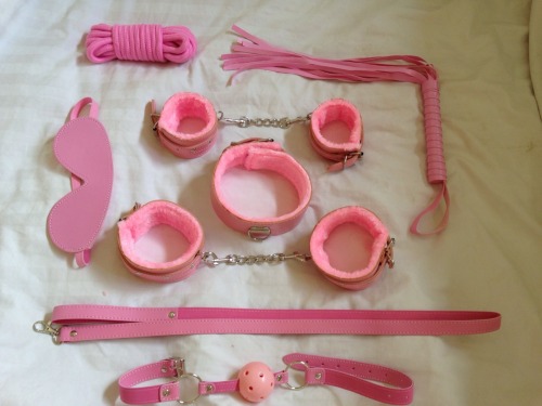 cherryxkitten:  Guys guys guys!! Look what came in the mail OMG!!!!!!
