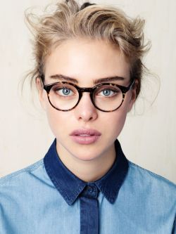 sorbaie:  Literally this is me (but I’m less pretty)! Quite kewl but still nerdy ;)
