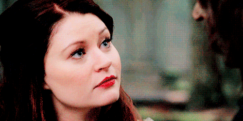 dinneratgrannys:Gifset per Episode - 2.19, LaceyThat bow has magic in it. It never misses its target