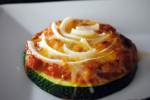 phillygofresh:  Zucchini BitesJazz up your pizza! The next time you want to make mini pizza bagel bites, try using zucchini slices as the crust instead. It’s an easy way to add some more vegetables to your snack routine. Purchase a zucchini from a healthy