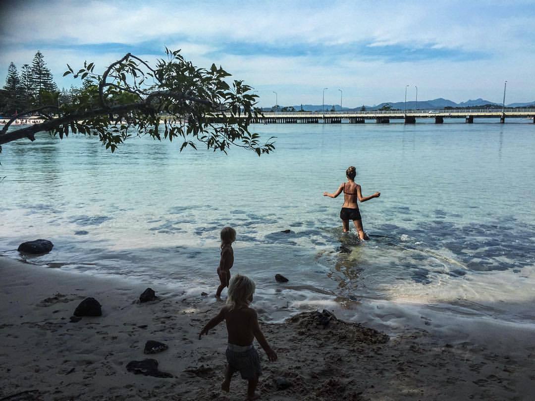 vanessaprosser:  7:30am this morning! 🌿🍃🌴 Ocean dips with my squad @lonijane