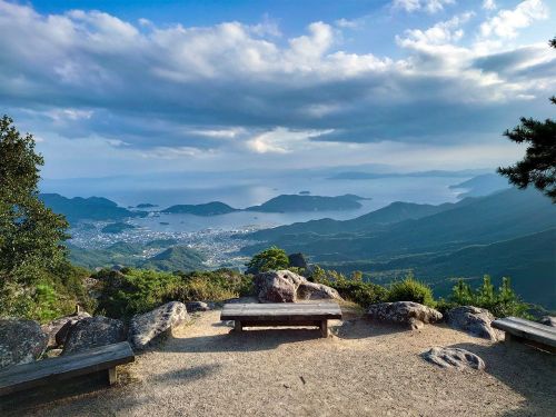 During a tour of the Seto Inland Sea, writer Li Kotomi captured some of the stunning beauty she enco
