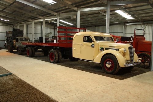 1937 Diamond T model D-30DBody by Lawton Body Builders of Port South Australia #kadinafarmshed #diam