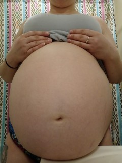 Porn Pics makemephat:    My belly button is disappearing