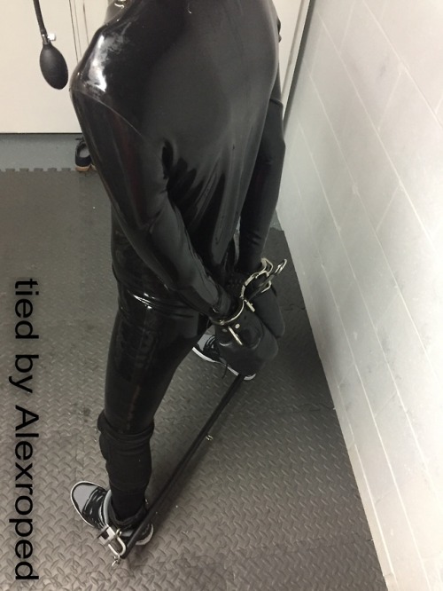 alexropedoriginals:A good sign of a good Dom is ability to adapt and change direction in a scene whe