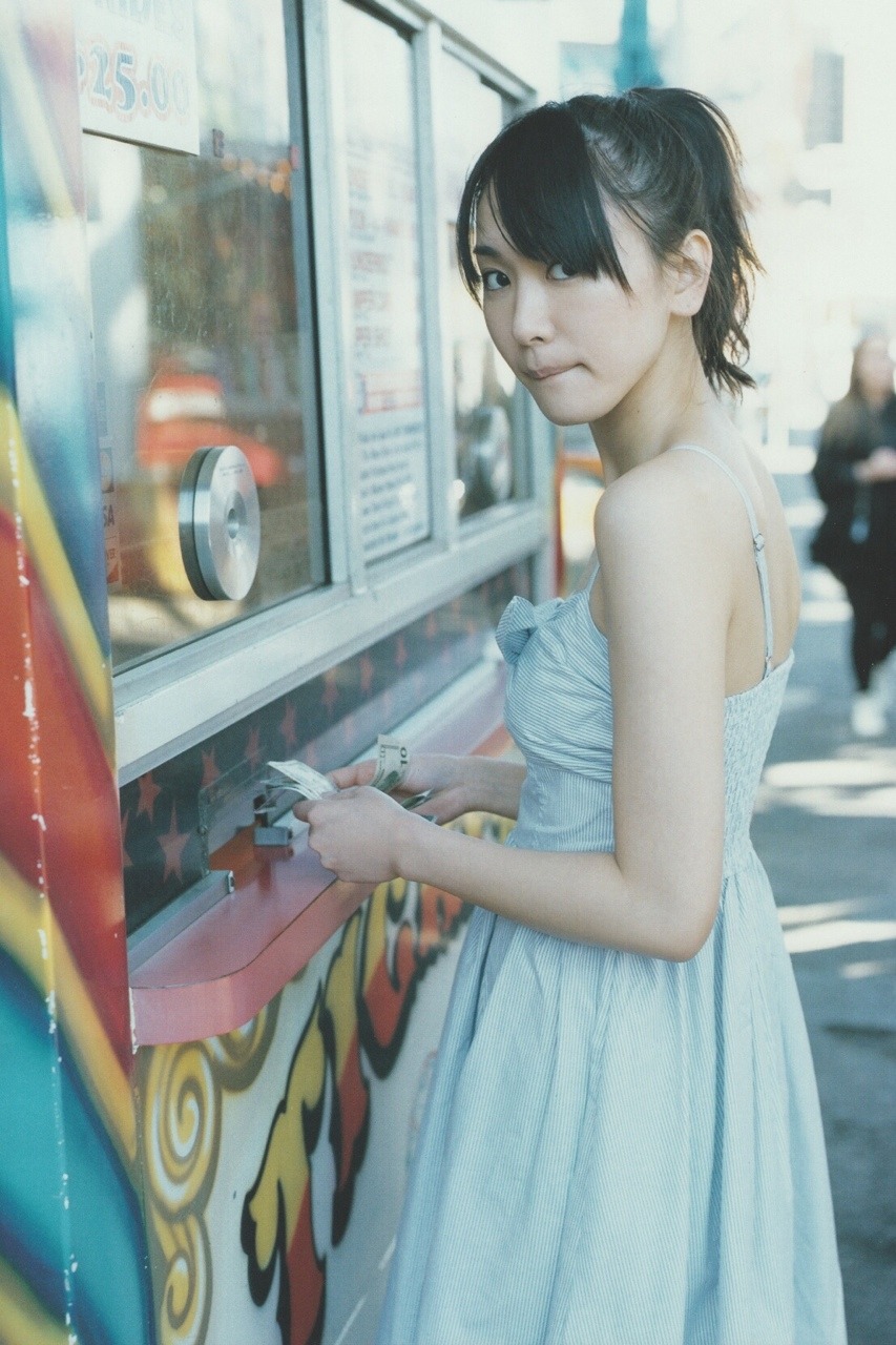 kawaii-kirei-girls-and-women:  可愛い 新垣結衣 有村架純 川島海荷 吉木りさ