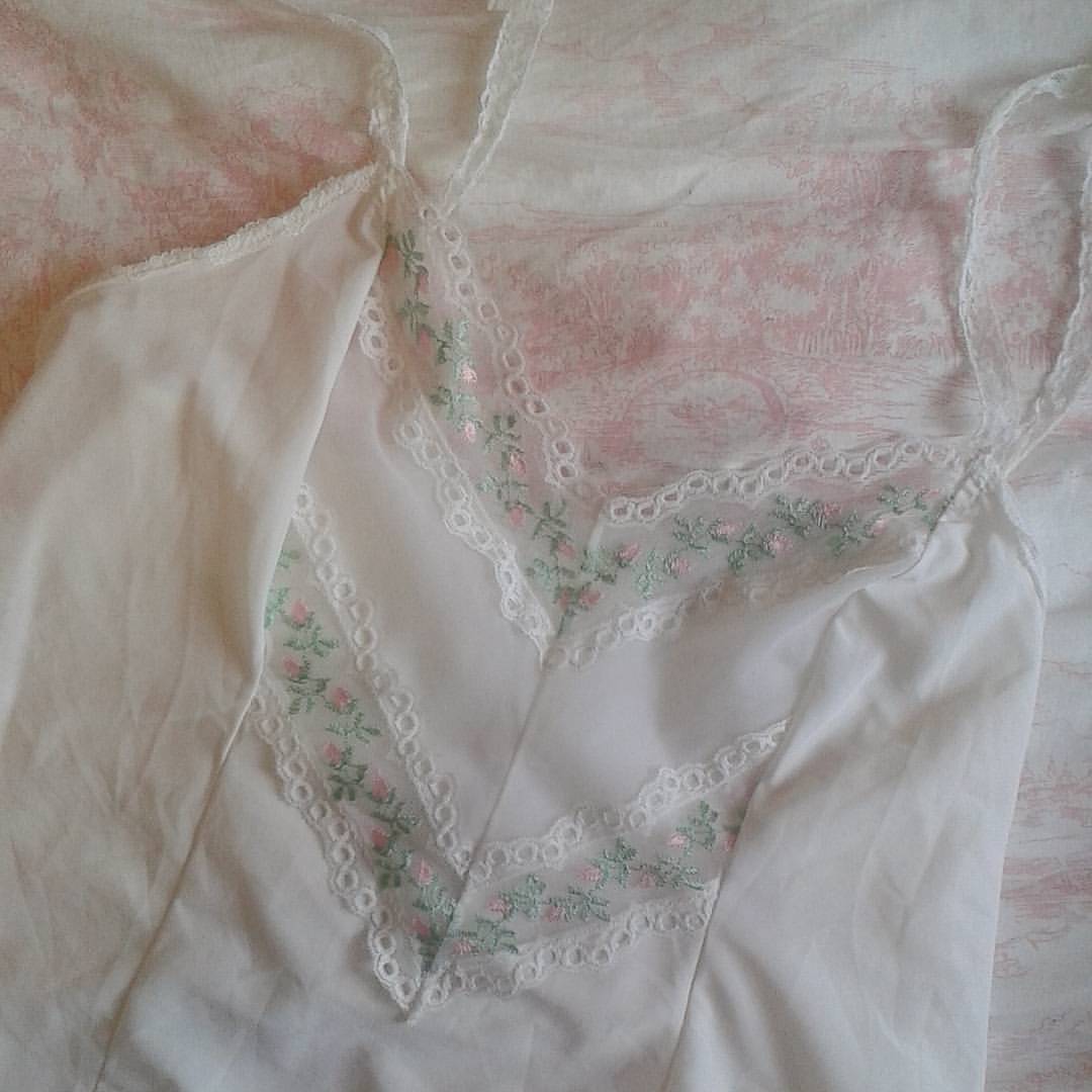 littlemoo: vintage nightdresses are the prettiest ♡