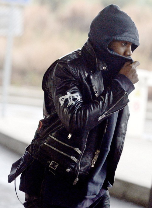 starterjones:  January 16th - Kanye arriving at Charles de Gaulle airport in Paris.  $T∆RTERjones