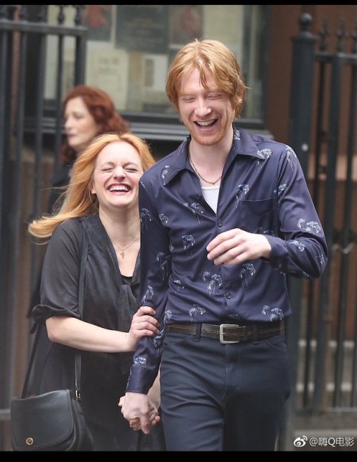 Domhnall and Elisabeth Moss bts of ‘The Kitchen’ in Manhattan (06/06/2018) (x) (weibo)