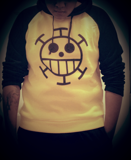 apronsheelsandcollars:88smrfresh:apronsheelsandcollars:dorianthegray:My Trafalgar Law hoodie came in