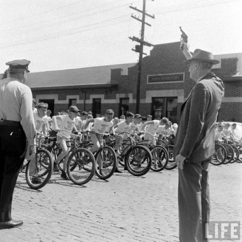 Start of the 4th Annual Valdosta Boys’ Club Bicycle Race(Francis Miller. 1949)