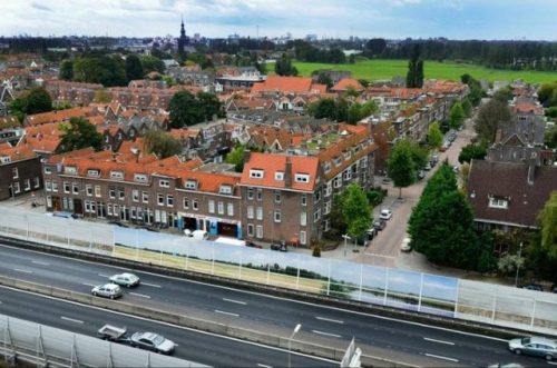 Langs het tuinpad van Overschie, A13 motorway in Overschie, Rotterdamby Rick Messemaker &a