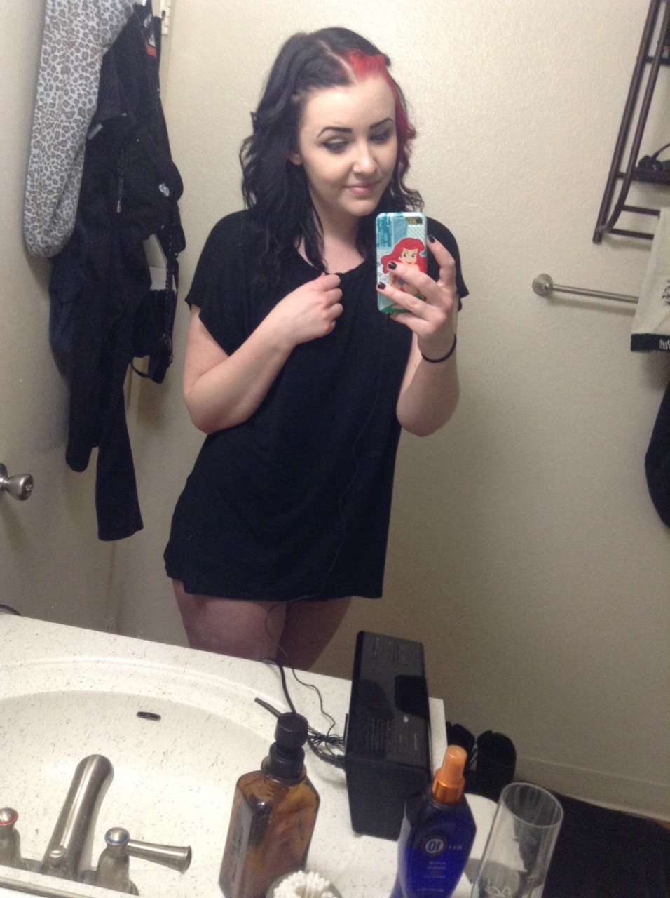 thisworldisoversataniswaiting:  Time to shower &amp; sleep goodnight lovelies