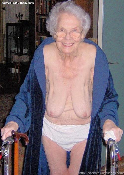 lickalicioushornymilfs:  More Sexy Naughty MILFs