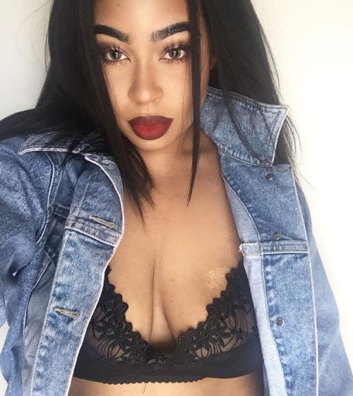 yanieredd:I’m the MAN SN: Thrifted this bra rocking it as a bralette! 90’s jacket was thrifted too!(