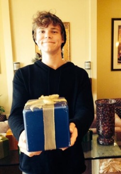 riverphnix:  ashton feeling christmas 