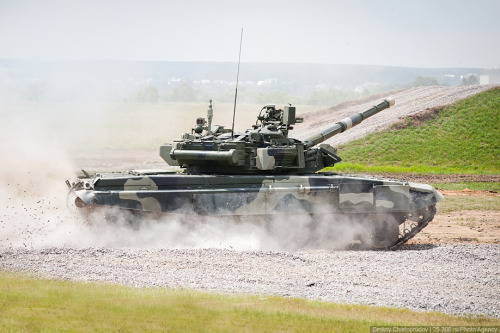 enrique262:  Russian Army, T-90 main battle tank. 