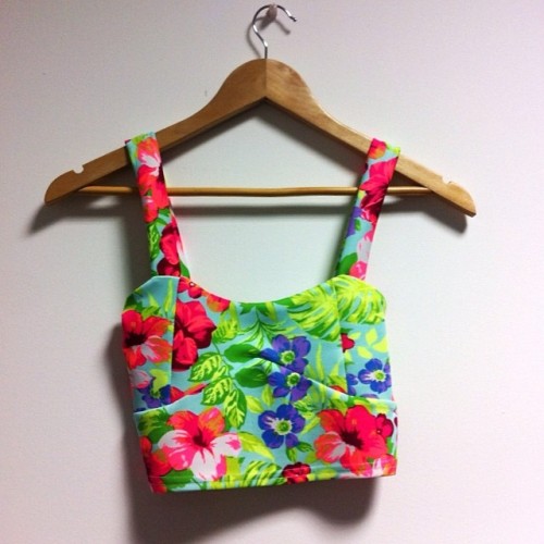 Part of our two piece set, our crop bralet is perfect for Summer! #bralet #floral #green #tropical #