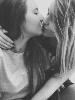 www.tumblr.com blog view sweet-rough-lesbian-kisses