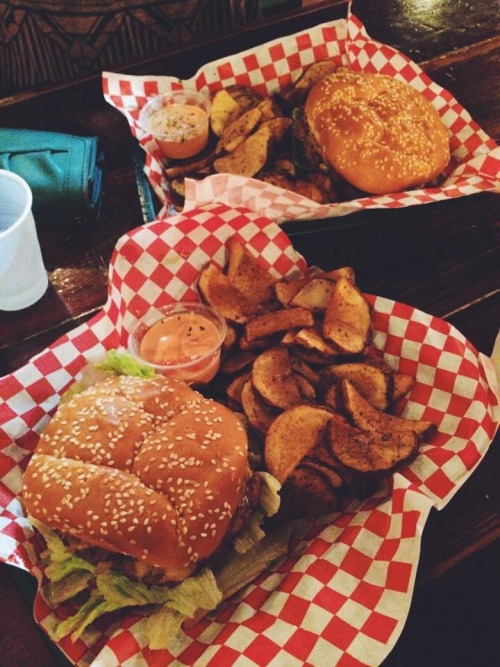 niccoolleeyy:  Best food around the island.  1. Haleiwa Bowls 2. Kahuku Grill 3. Kahuku Farms 4. Waihole Poi Factory 5. Bob’s Pizza 6. Pa’ina Cafe 7. Bubbies 8. Bogarts