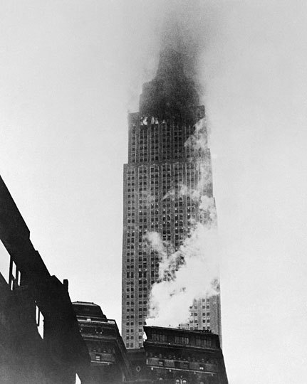 indypendenthistory:July 28, 1945, B-25 bomber crashes into the 78th floor of the Empire State Buildi