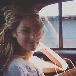  @AnnaBanks: Having a blast driving to the beach house for a weekend getaway with