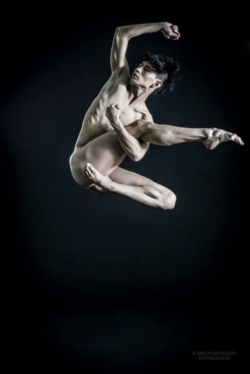 dancersover40:
“The Male Dance Project- Po-Ling Tung // Taiwanese Dancer. Tania Pérez Salas Dance Company México // Ballet Inc. Dance Company NYC. Taipei National University of the Arts // Gelsey Kirkland Academy. Fotografía Carlos Quezada
”