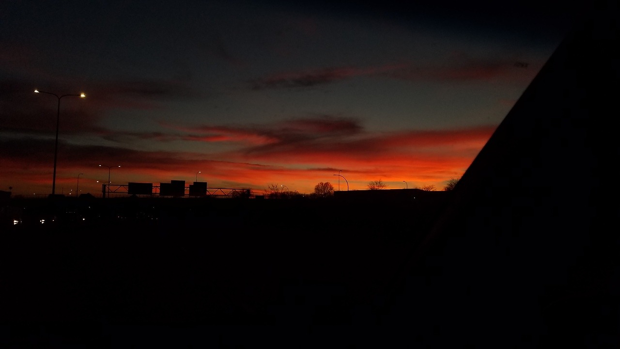 azhuresunsoar:the sunset this evening was gorgeous, the colors were so bright.  wish