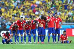 fefaag:  Aunque sigamos solo con triunfos morales, le pusieron huevos, le pusieron garra, sacaron fuerzas de no se donde.me duele el alma y el corazon, pero puta que estoy orgullosa de como jugaron. CHILE ERES LO MAS GRANDE!!! 