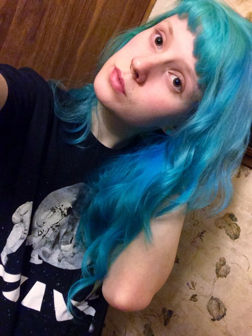 xpixi-dustx:  Blue hair it’s been a while