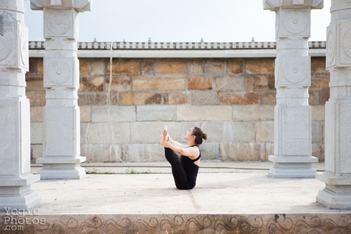 Aina at Venugopala Swamy Temple in Karntaka, India. Christine Hewitt © yogicphotos.com