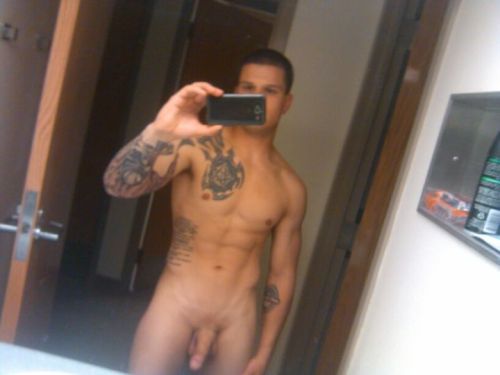 shitilikeandafewofme:  23 Year old Army, HI