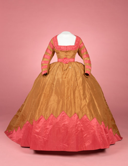 fripperiesandfobs:Evening dress, 1860′sFrom Hindman